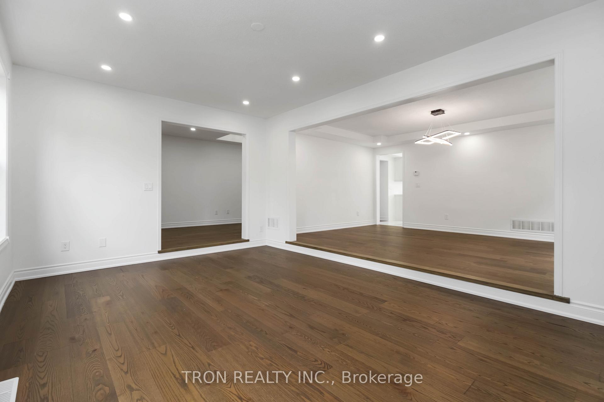 Photo 7 of 33 Guildford Circle, Markham, Unionville — HOMEH