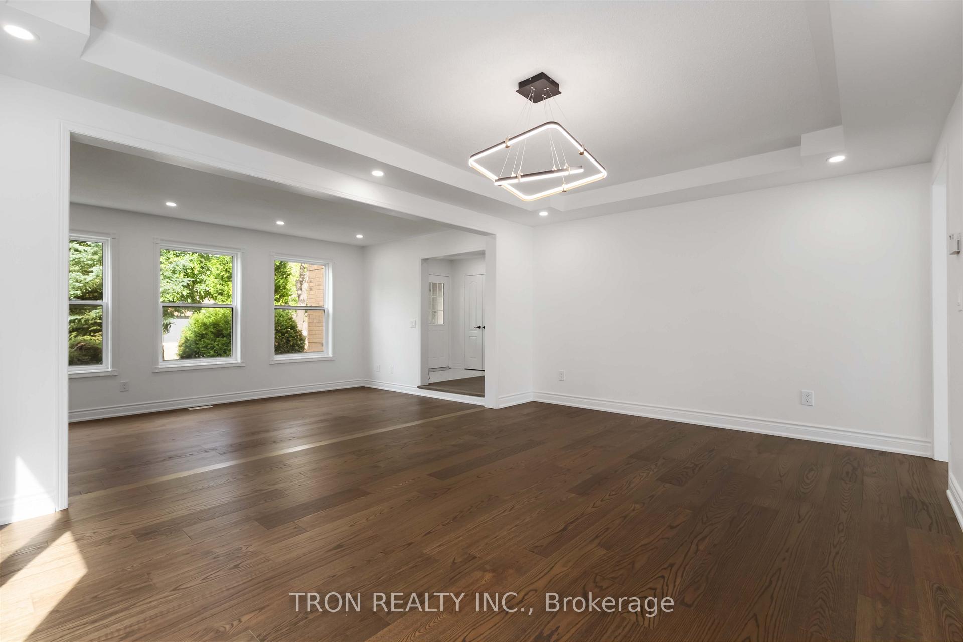 Photo 9 of 33 Guildford Circle, Markham, Unionville — HOMEH
