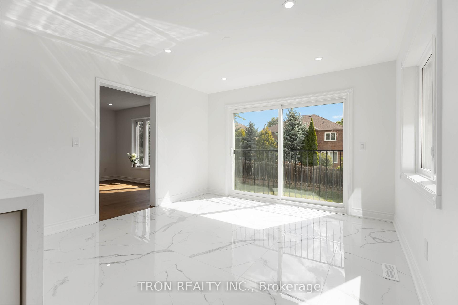 Photo 13 of 33 Guildford Circle, Markham, Unionville — HOMEH
