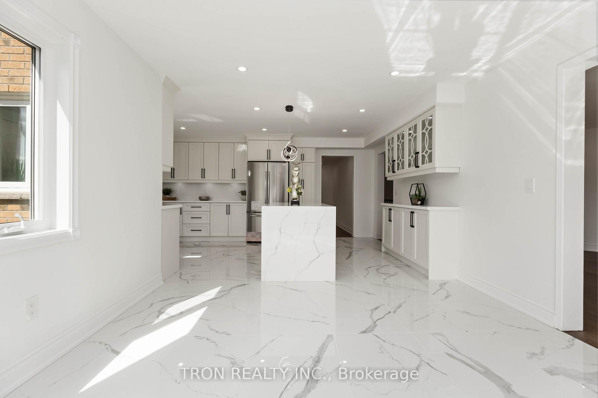 Photo 14 of 33 Guildford Circle, Markham, Unionville — HOMEH