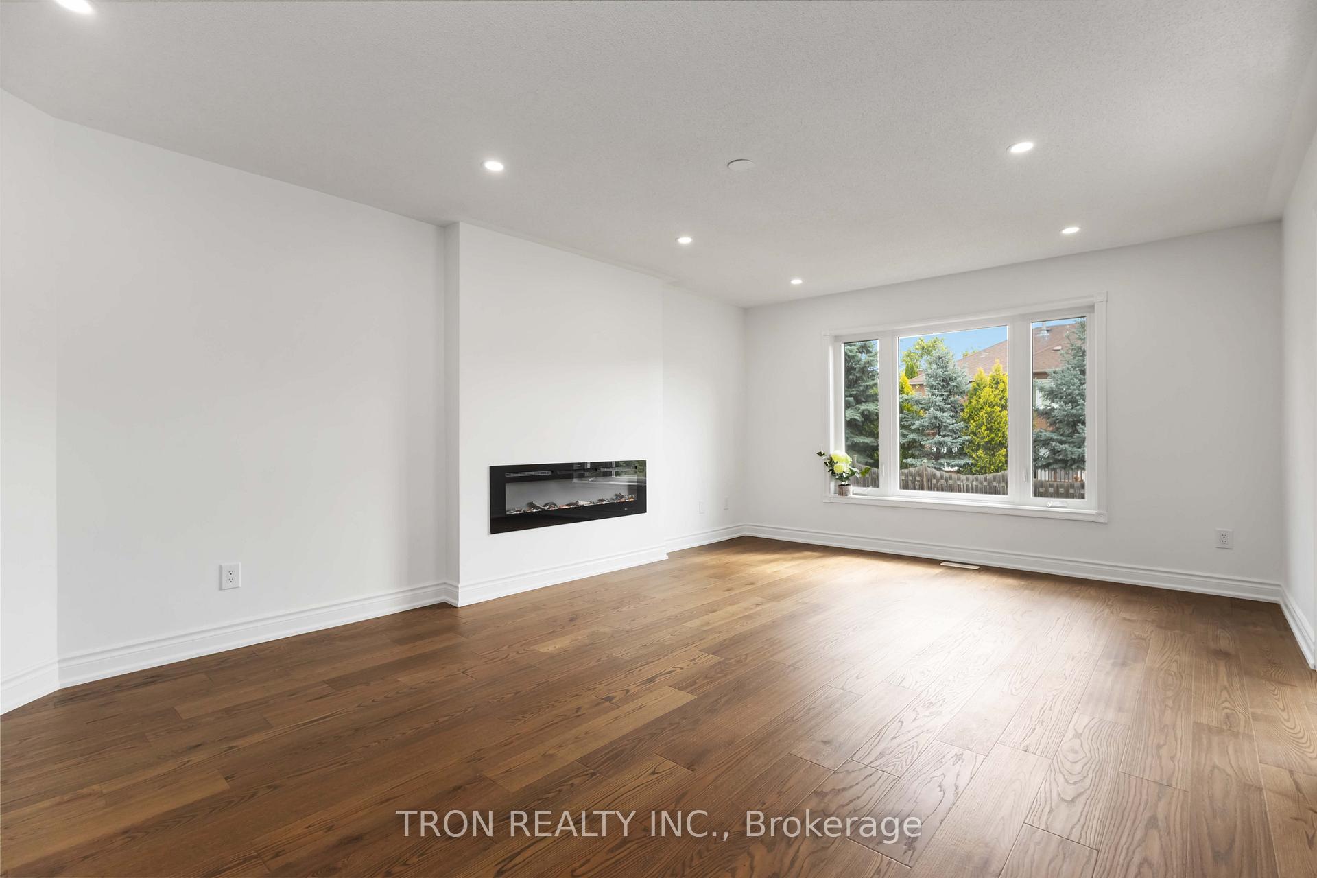 Photo 15 of 33 Guildford Circle, Markham, Unionville — HOMEH