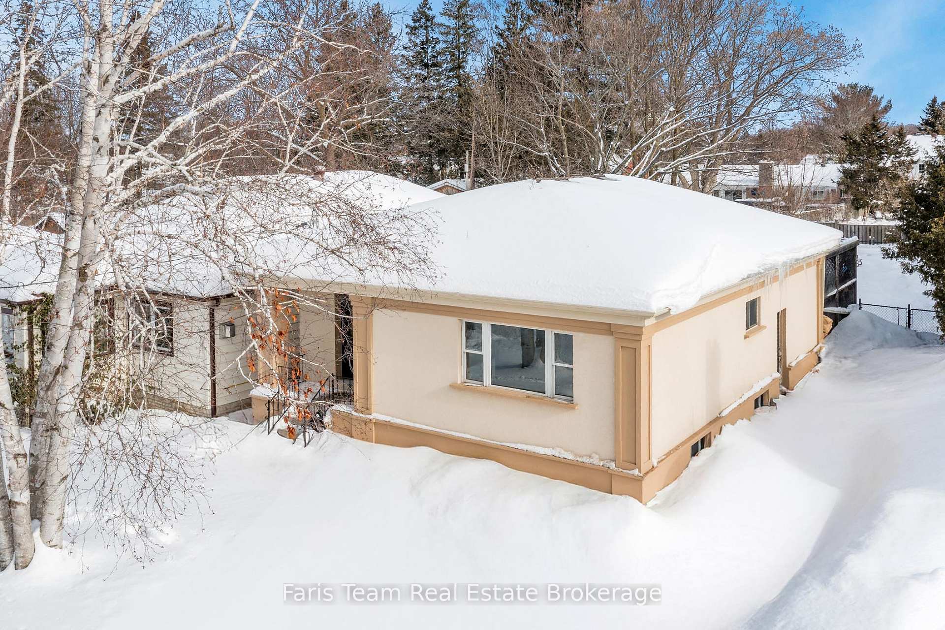 Photo 2 of 517 Queen Street, Midland — HOMEH