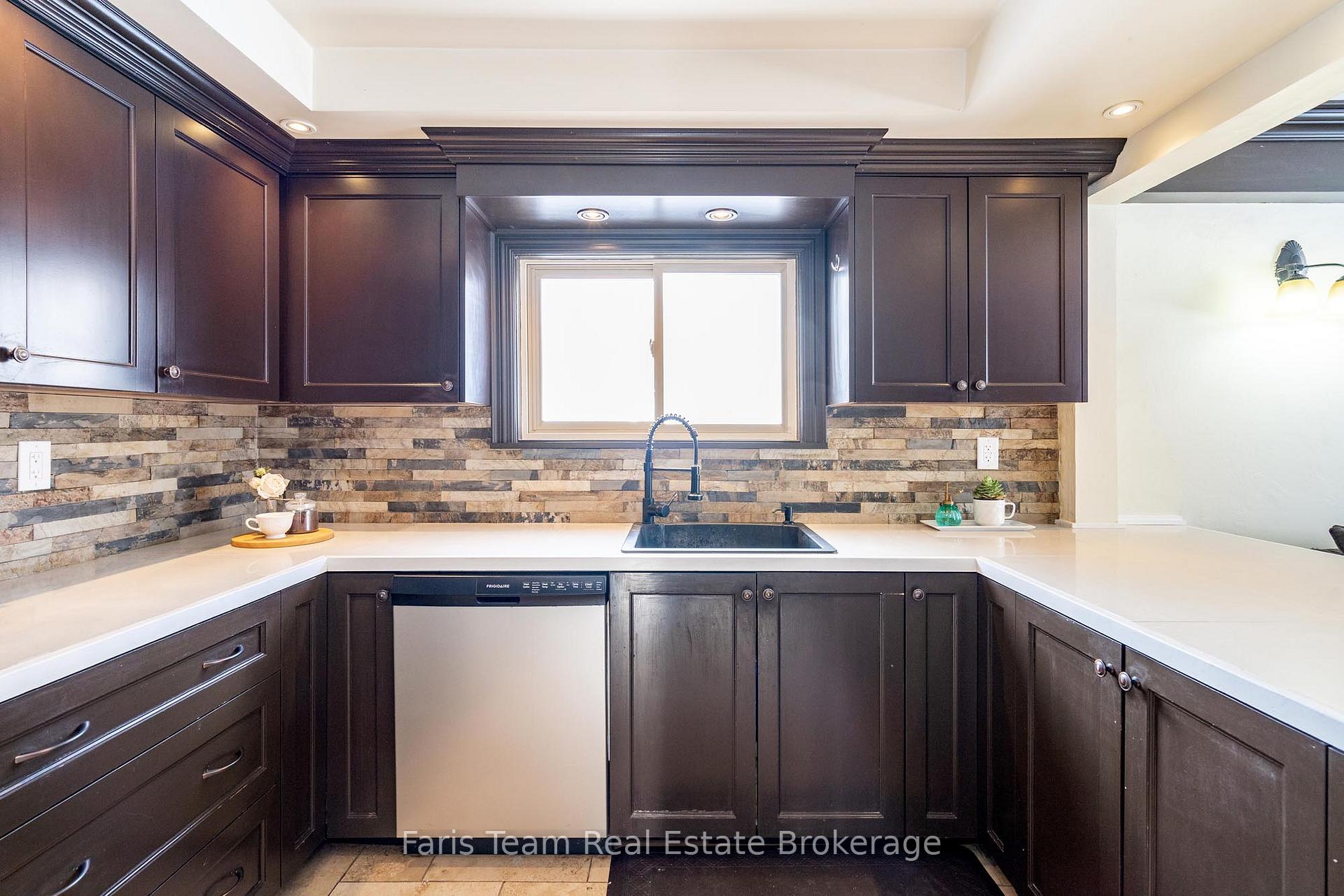 Photo 4 of 517 Queen Street, Midland — HOMEH