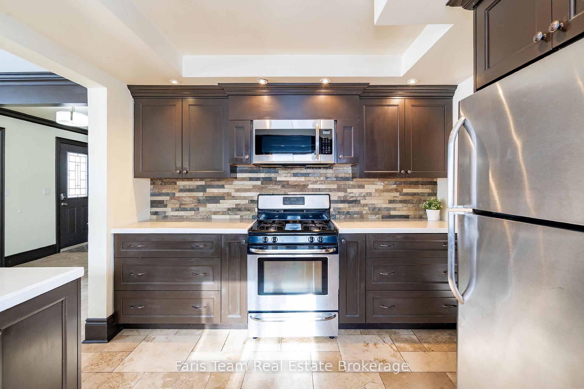 Photo 5 of 517 Queen Street, Midland — HOMEH
