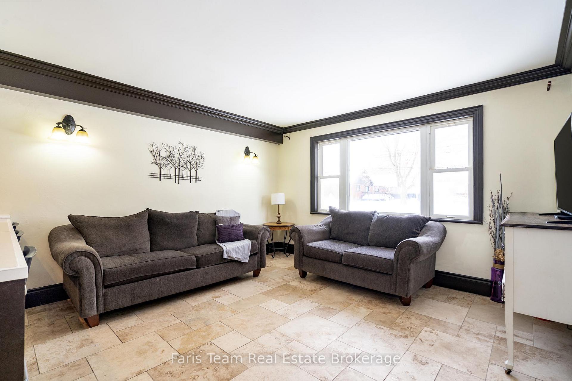 Photo 7 of 517 Queen Street, Midland — HOMEH