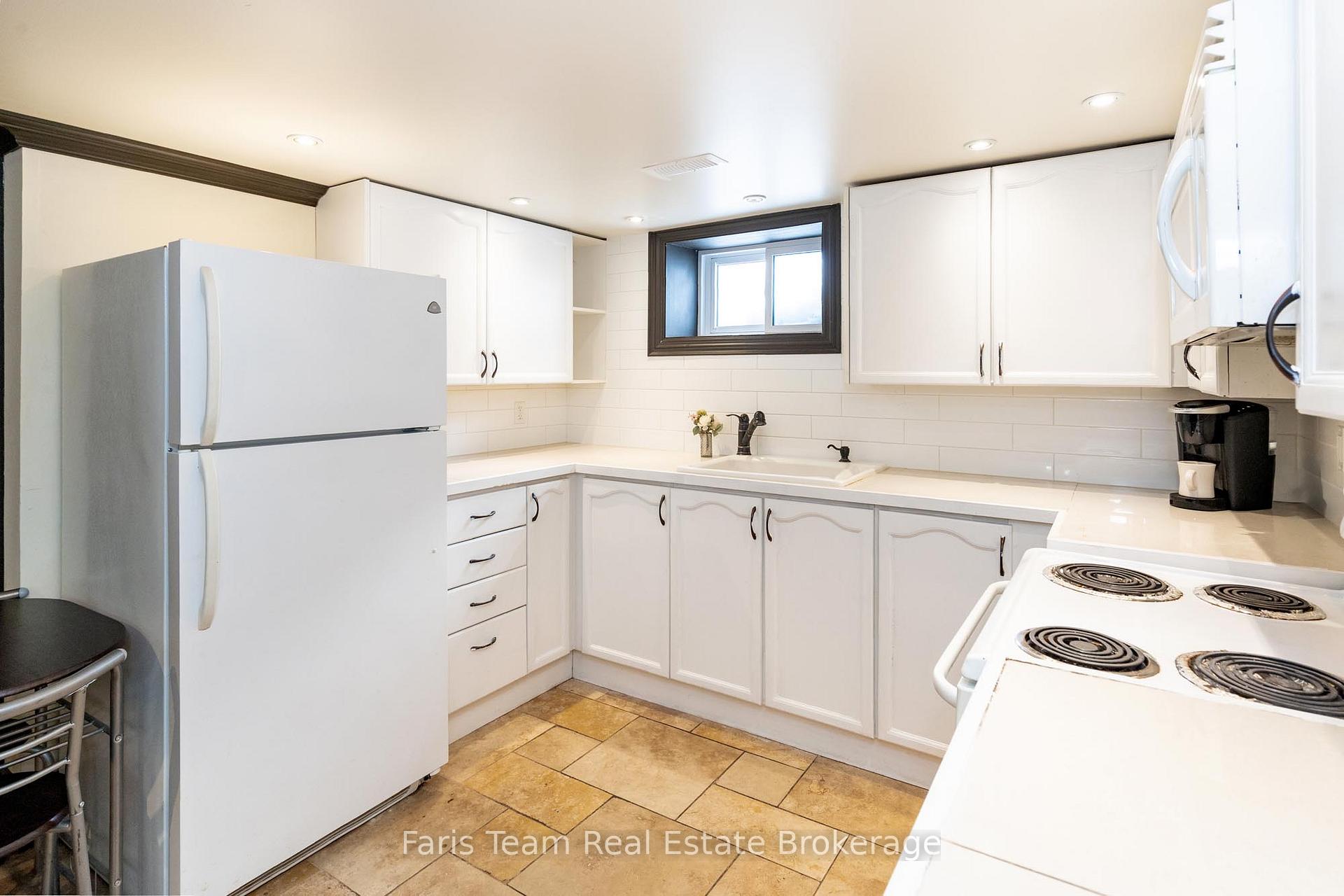 Photo 12 of 517 Queen Street, Midland — HOMEH