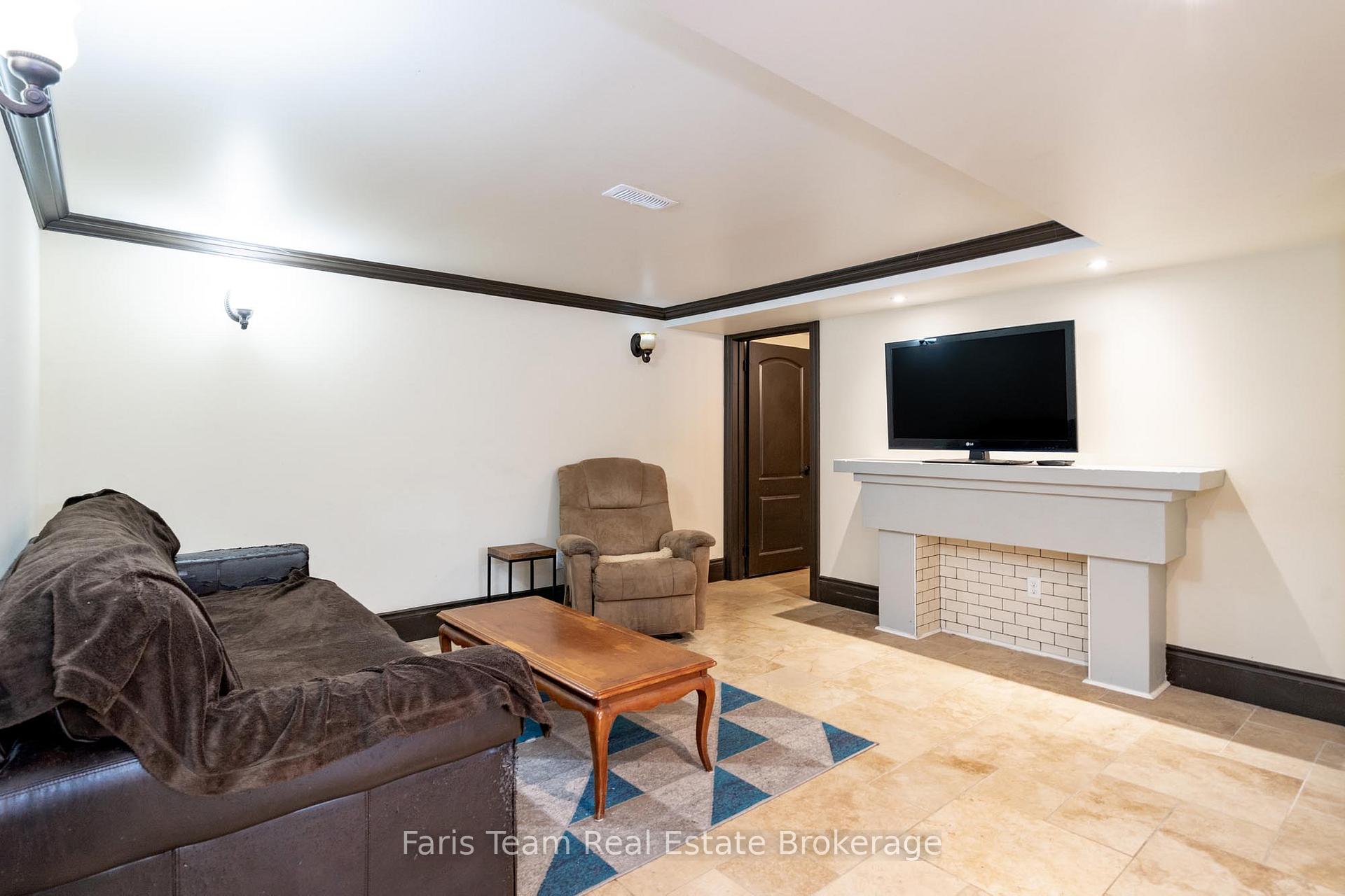 Photo 13 of 517 Queen Street, Midland — HOMEH