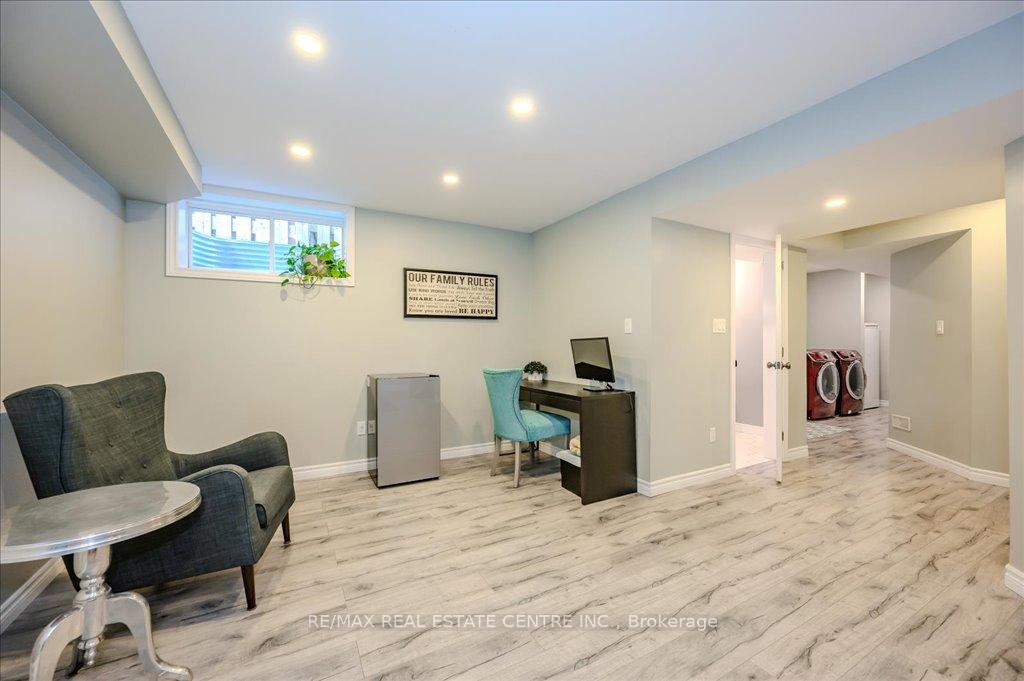 Photo 5 of 932 Eden Oak Court, Kitchener — HOMEH