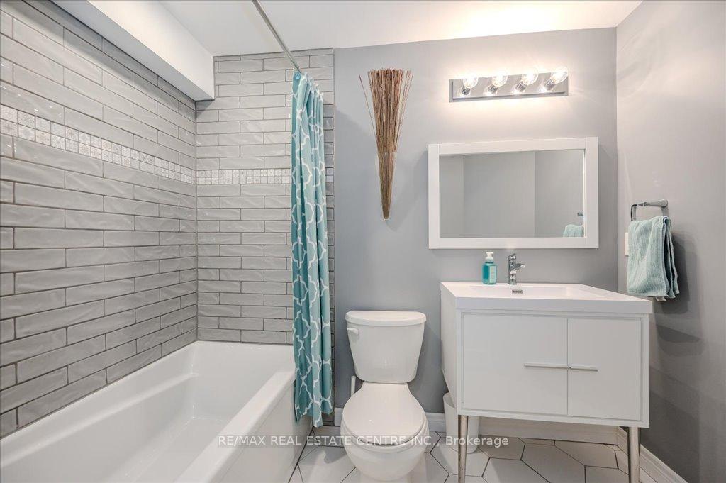 Photo 6 of 932 Eden Oak Court, Kitchener — HOMEH