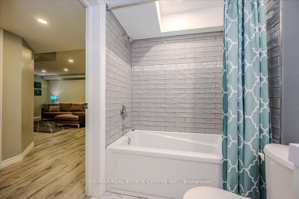Photo 7 of 932 Eden Oak Court, Kitchener — HOMEH