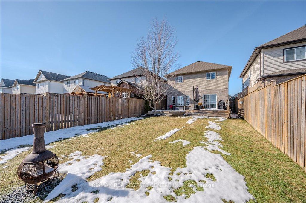 Photo 12 of 932 Eden Oak Court, Kitchener — HOMEH