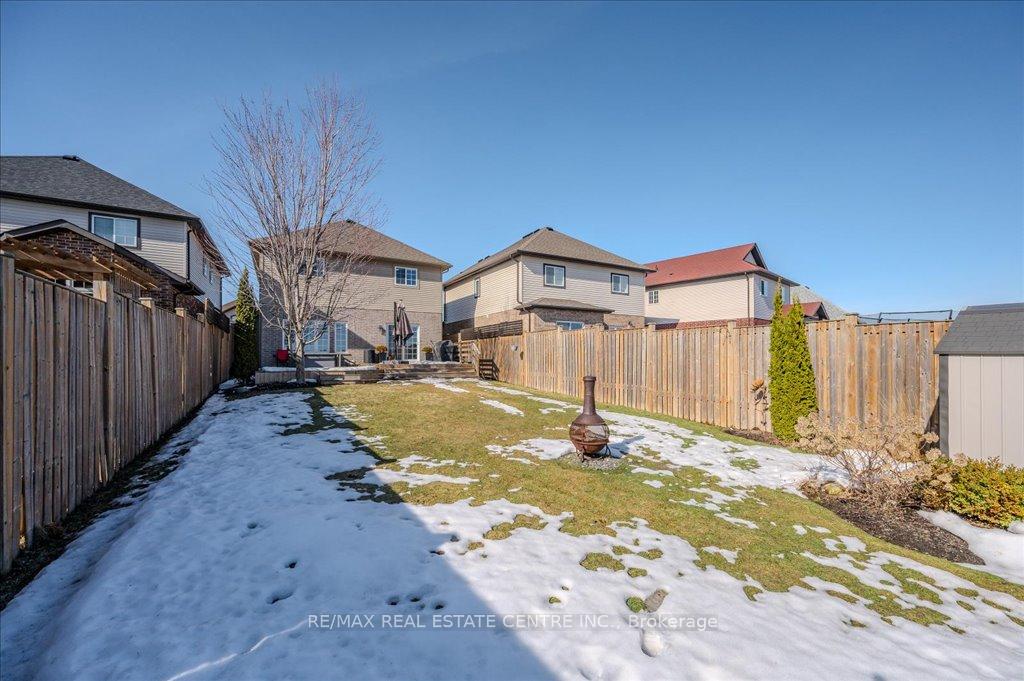 Photo 13 of 932 Eden Oak Court, Kitchener — HOMEH