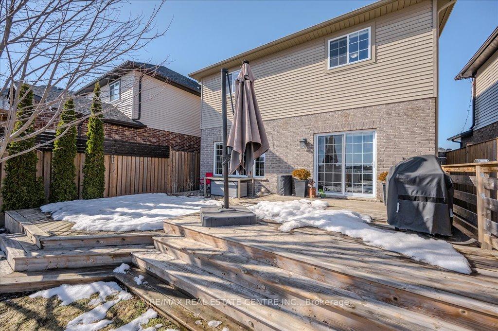 Photo 14 of 932 Eden Oak Court, Kitchener — HOMEH