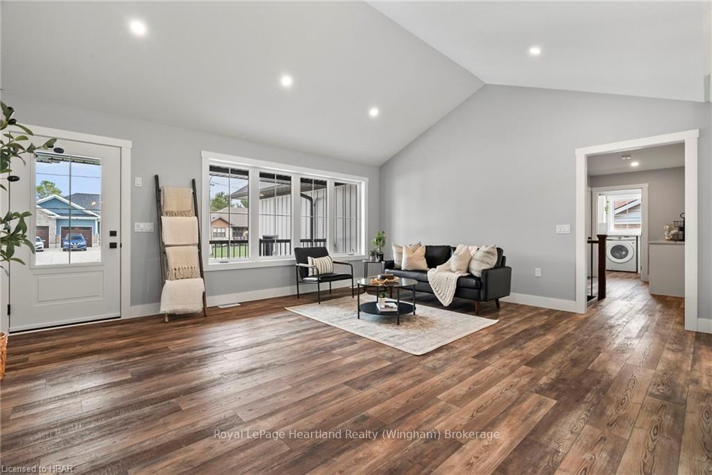 Photo 6 of 26 Ann Street N, Minto — HOMEH