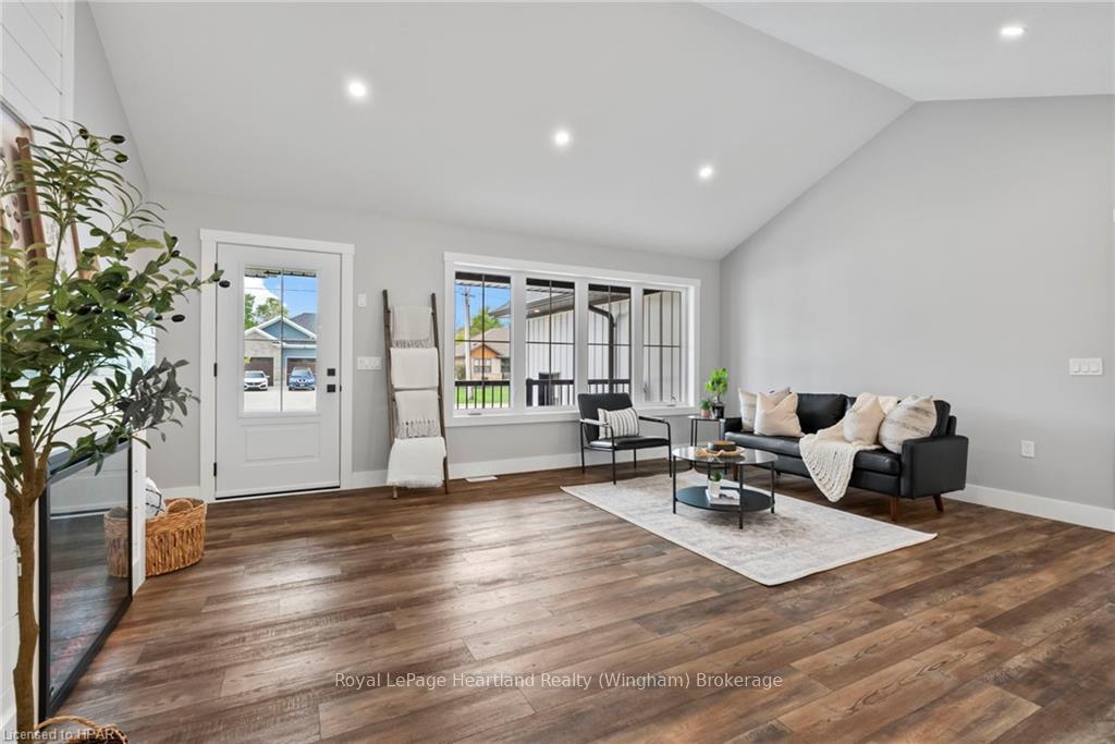 Photo 7 of 26 Ann Street N, Minto — HOMEH
