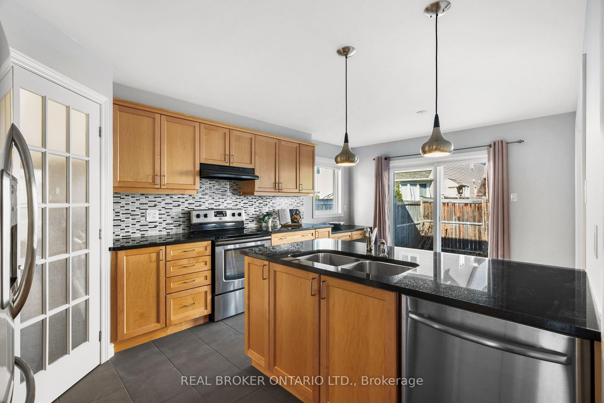 Photo 10 of 256 Rivertree Street, Ottawa, Kanata - Emerald Meadows/Trailwest — HOMEH