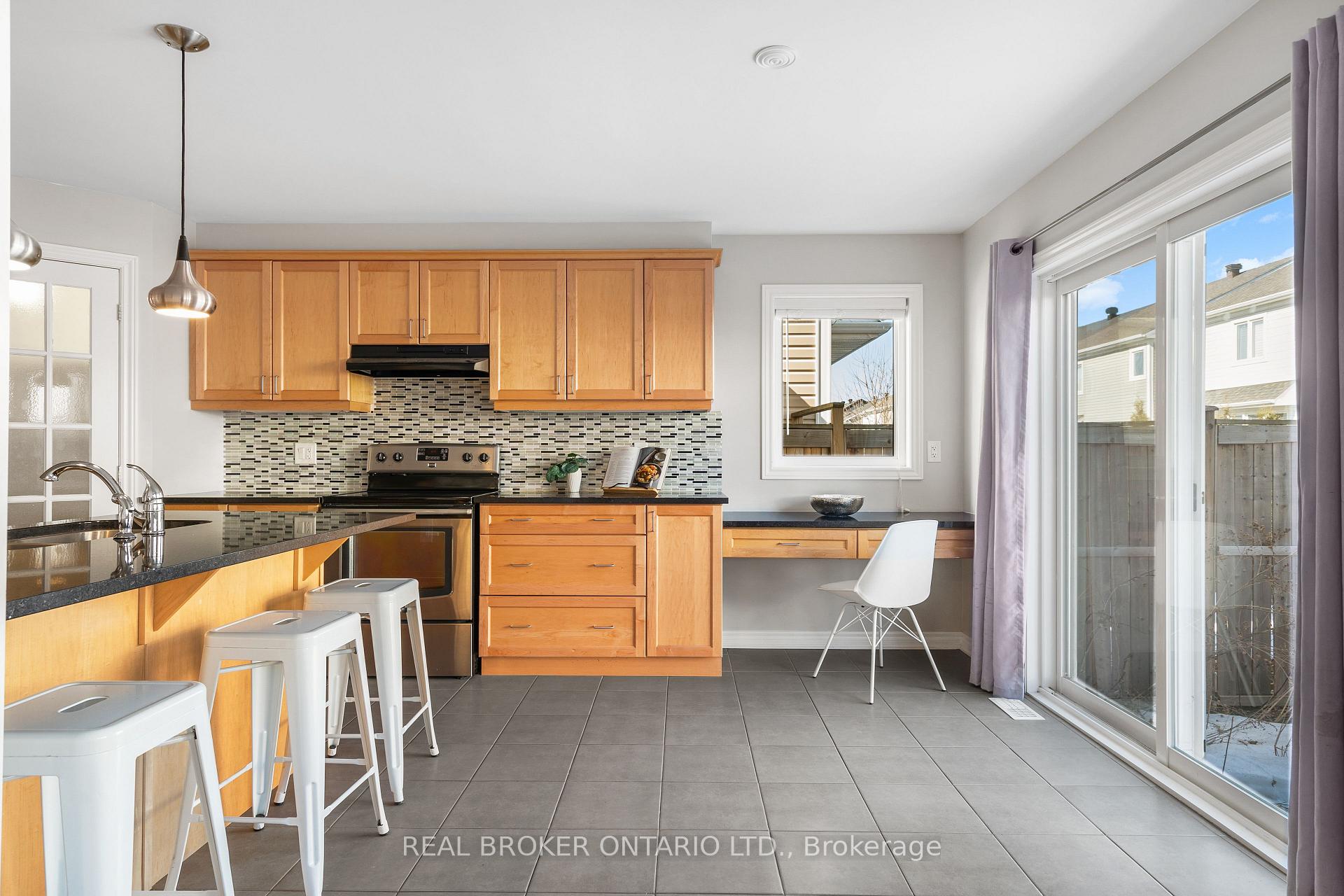 Photo 12 of 256 Rivertree Street, Ottawa, Kanata - Emerald Meadows/Trailwest — HOMEH
