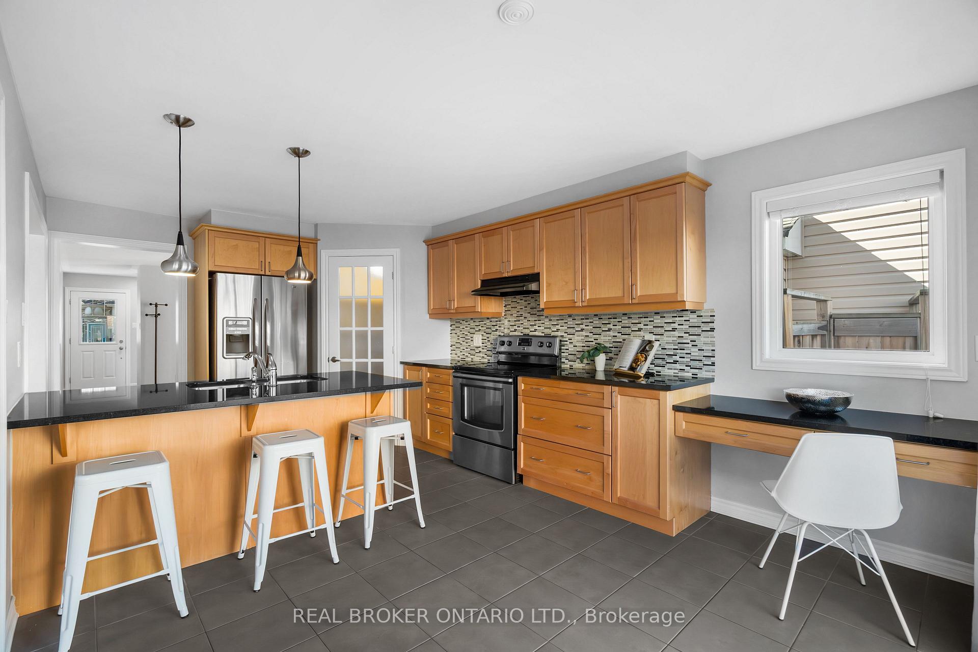 Photo 13 of 256 Rivertree Street, Ottawa, Kanata - Emerald Meadows/Trailwest — HOMEH
