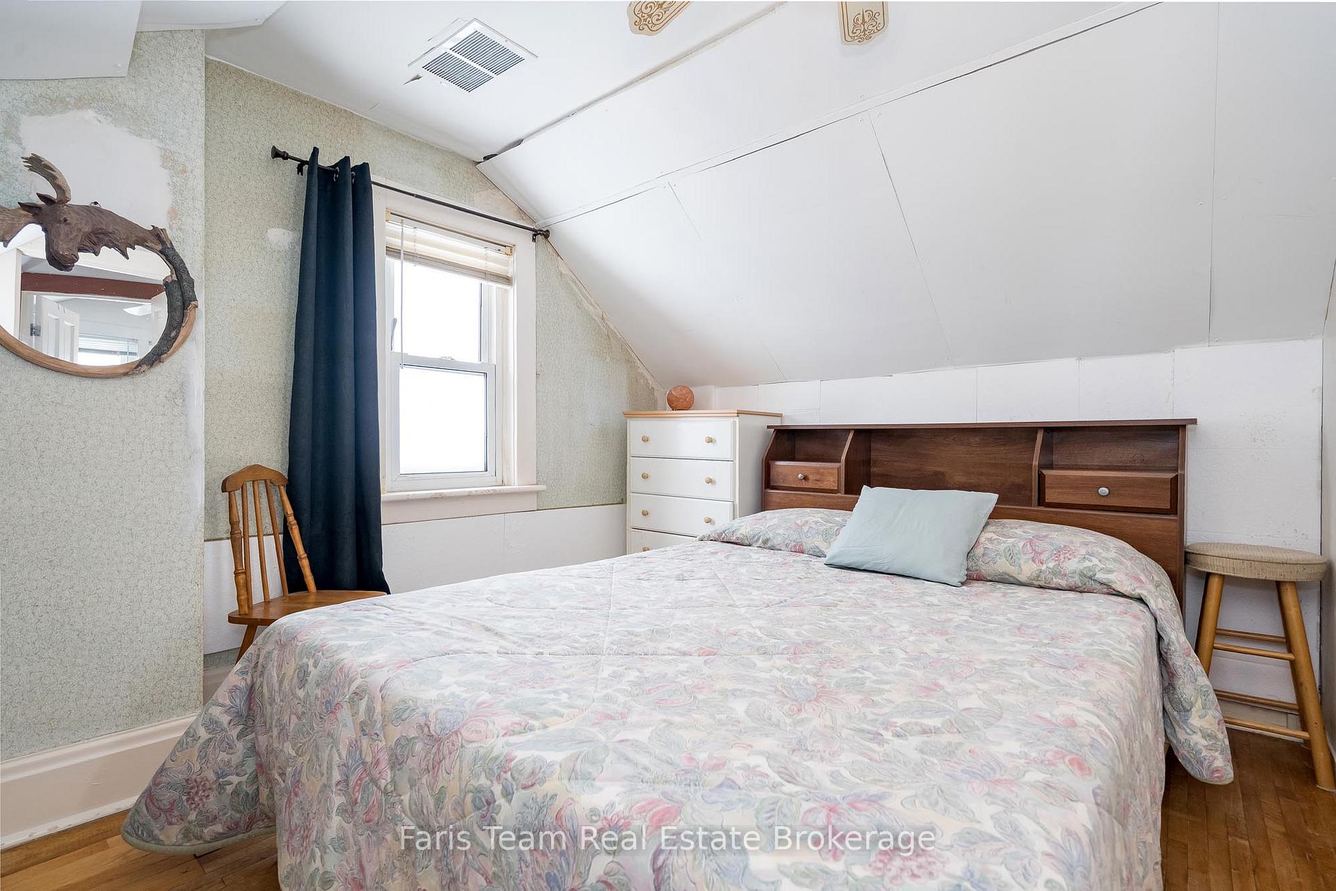 Photo 9 of 568 Johnson Street, Midland — HOMEH