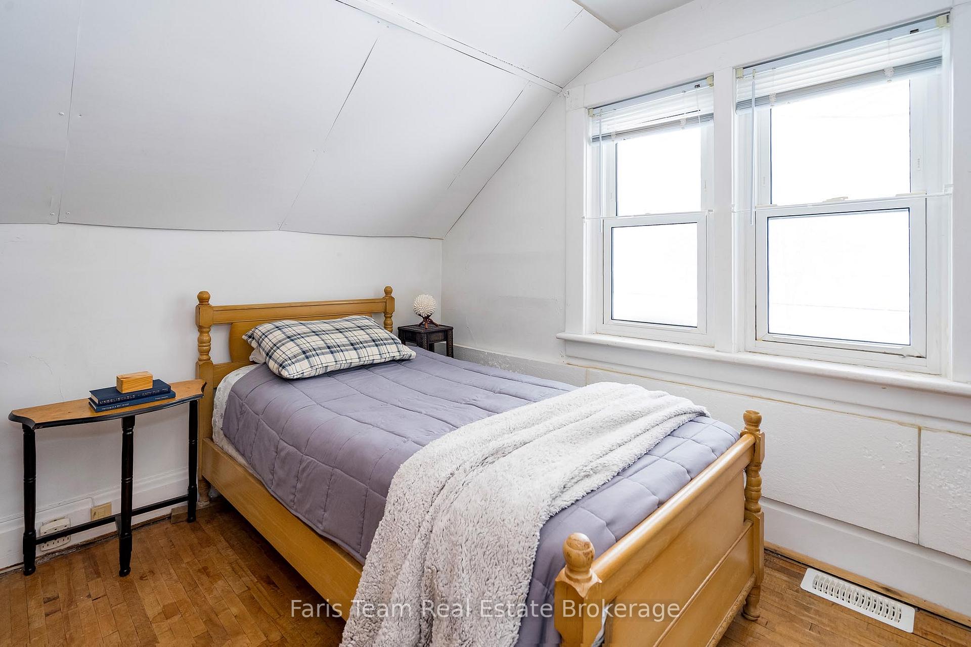 Photo 10 of 568 Johnson Street, Midland — HOMEH