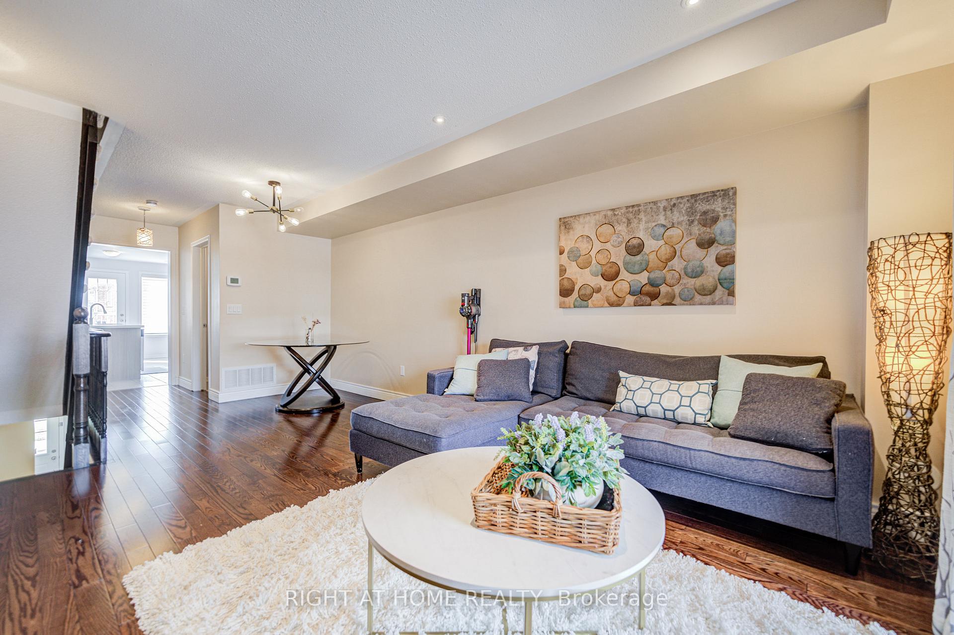 Photo 4 of 62 Truchard Avenue, Markham, Berczy — HOMEH