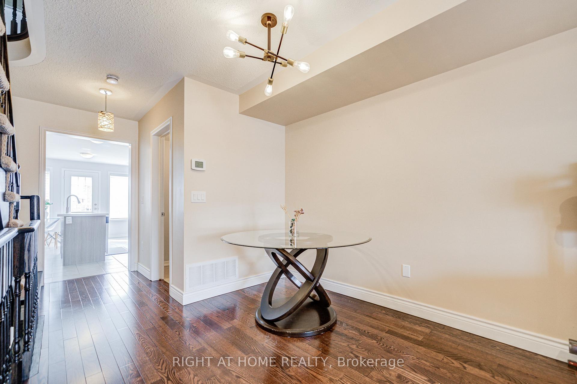 Photo 8 of 62 Truchard Avenue, Markham, Berczy — HOMEH