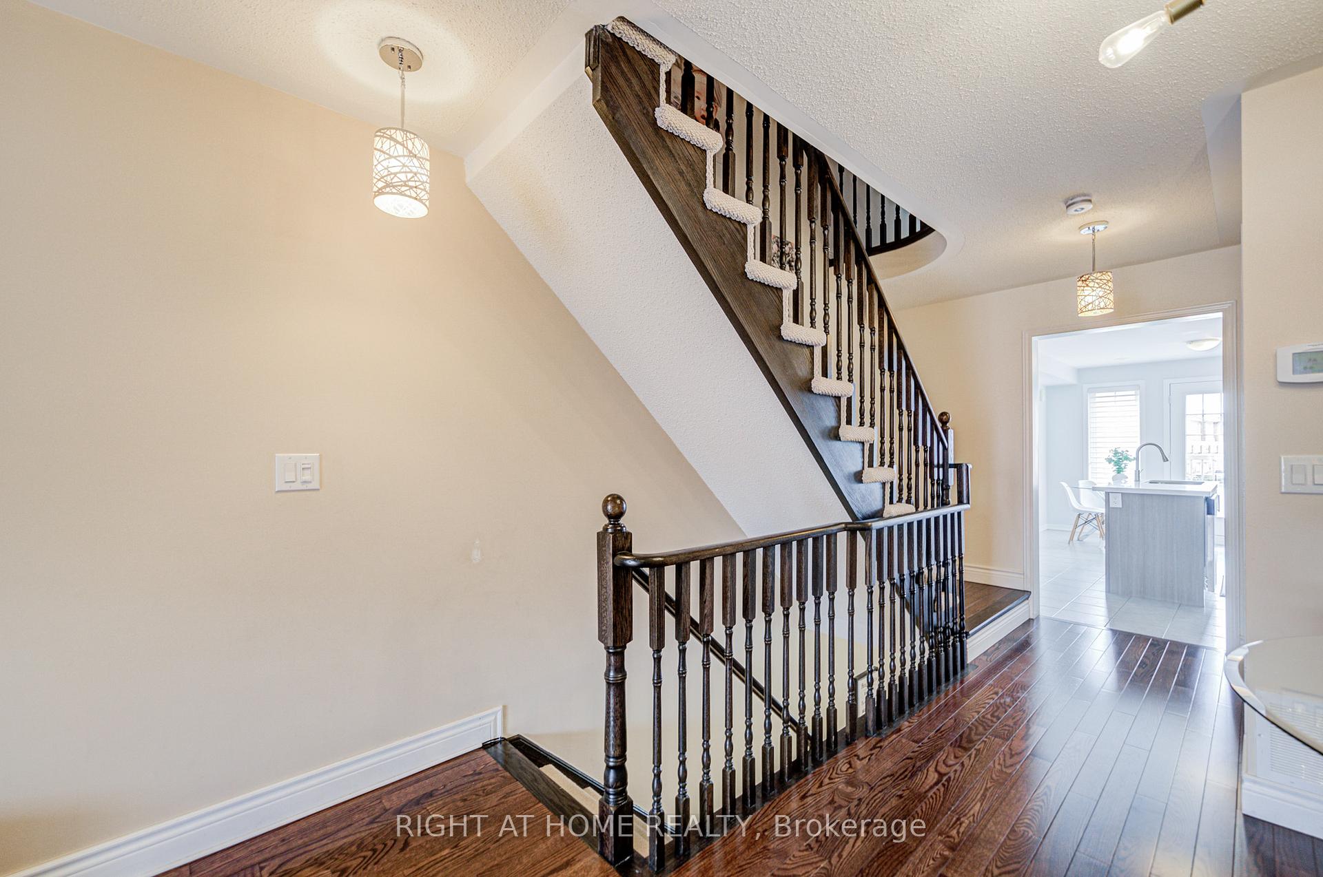 Photo 9 of 62 Truchard Avenue, Markham, Berczy — HOMEH