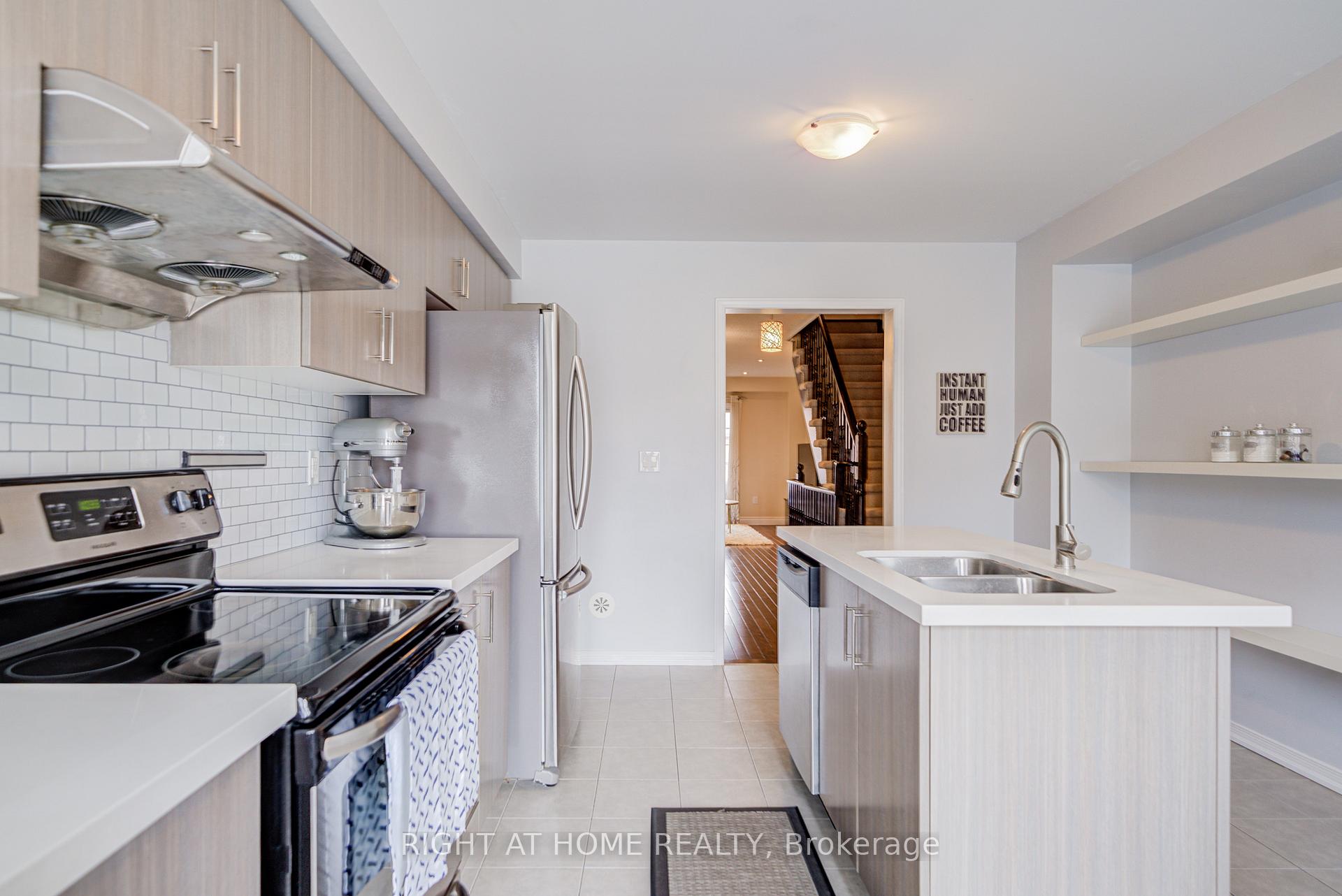 Photo 10 of 62 Truchard Avenue, Markham, Berczy — HOMEH