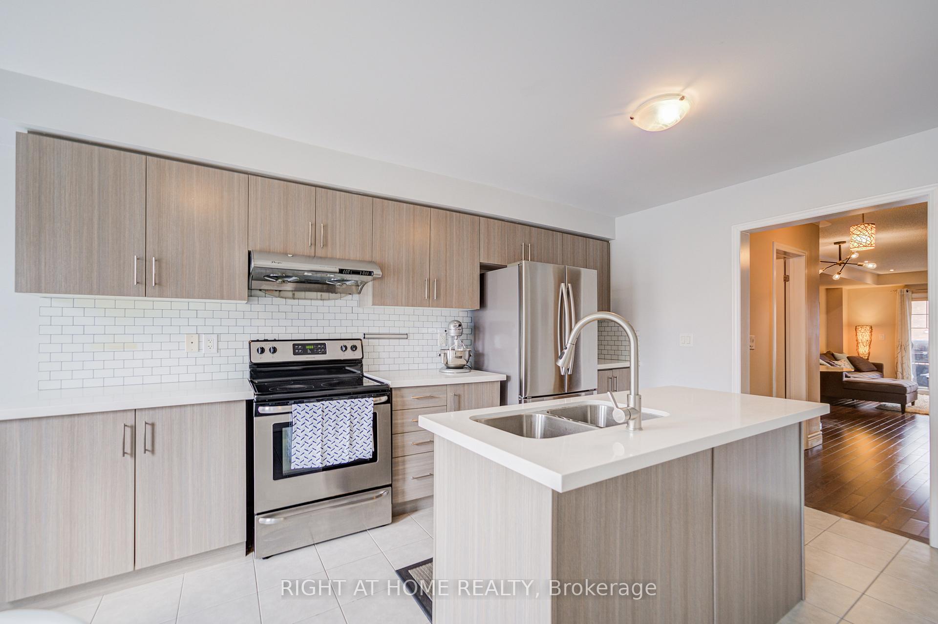 Photo 11 of 62 Truchard Avenue, Markham, Berczy — HOMEH