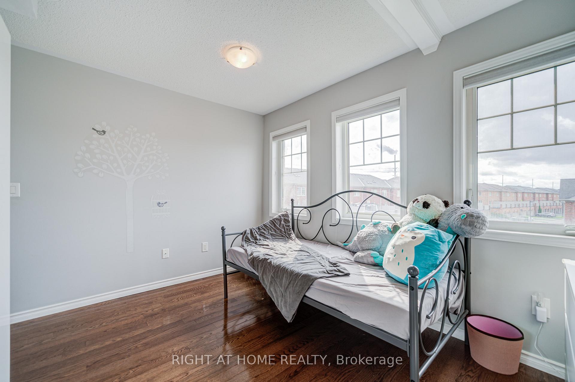 Photo 18 of 62 Truchard Avenue, Markham, Berczy — HOMEH