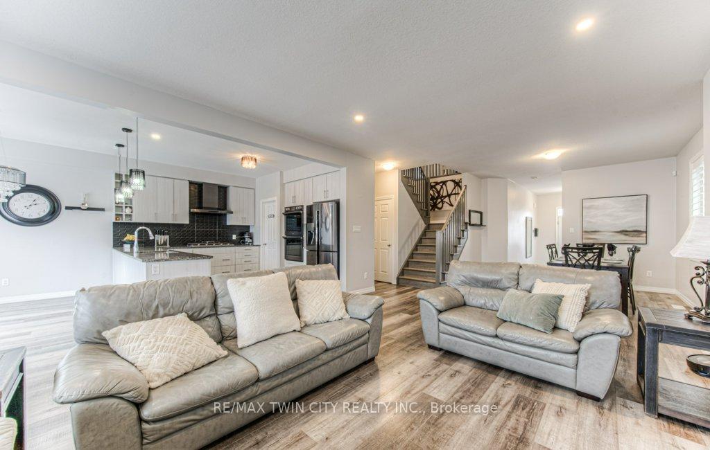 Photo 12 of 172 Rockcliffe Drive, Kitchener — HOMEH