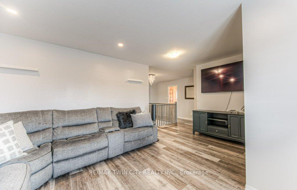 Photo 32 of 172 Rockcliffe Drive, Kitchener — HOMEH