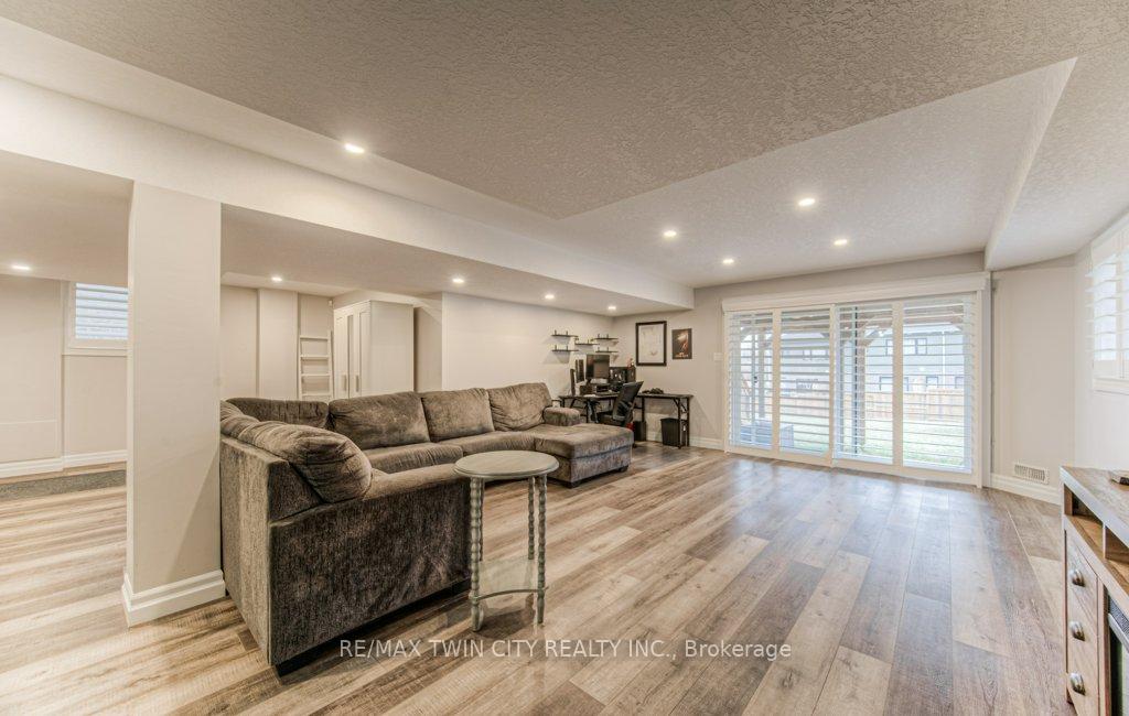 Photo 35 of 172 Rockcliffe Drive, Kitchener — HOMEH