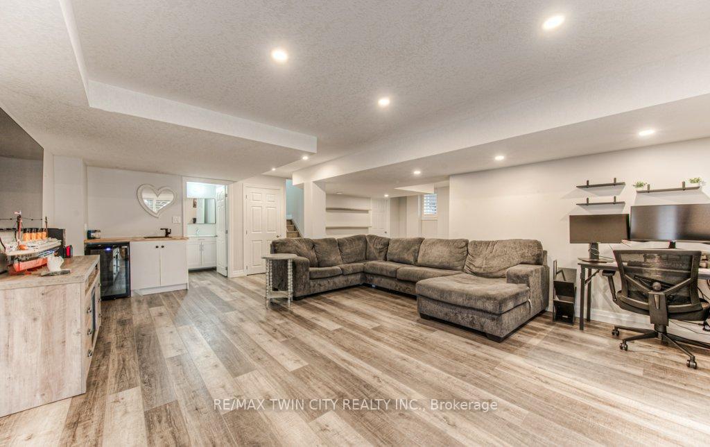 Photo 36 of 172 Rockcliffe Drive, Kitchener — HOMEH