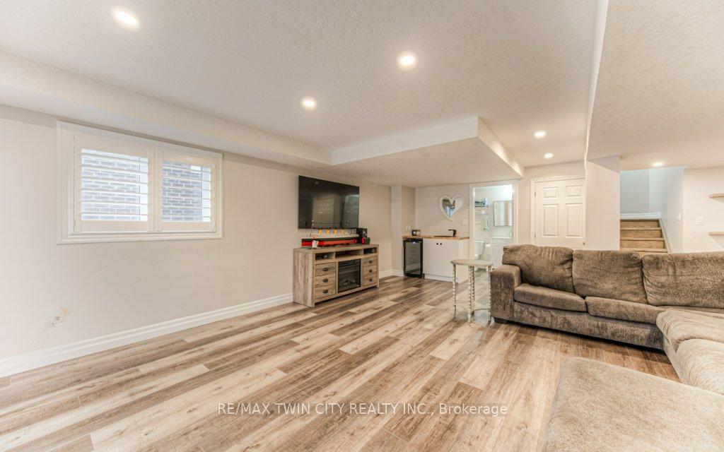 Photo 37 of 172 Rockcliffe Drive, Kitchener — HOMEH