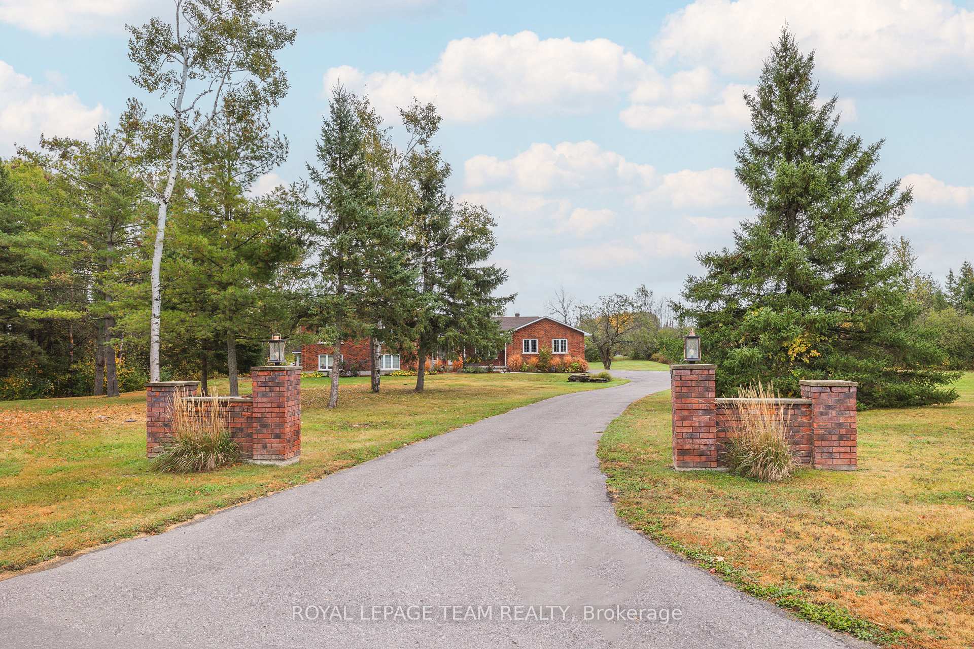 Photo 2 of 56 Constance Lake Road, Ottawa, Kanata - Kanata (North East) — HOMEH