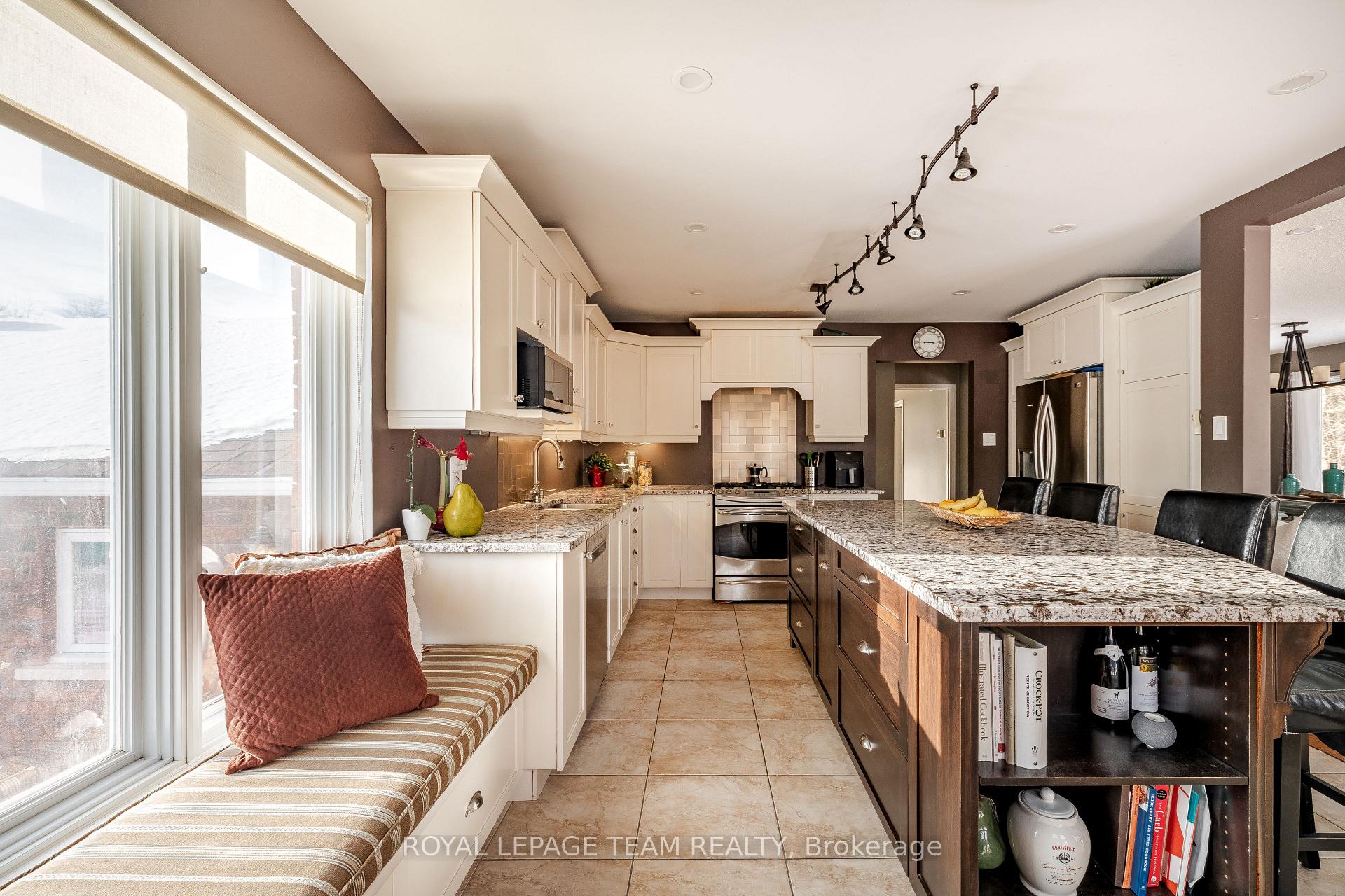 Photo 10 of 56 Constance Lake Road, Ottawa, Kanata - Kanata (North East) — HOMEH