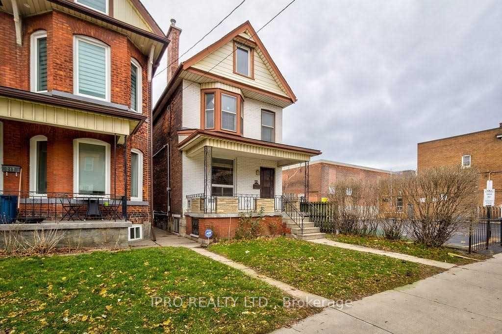 Photo 3 of Unit Main, 219 Wentworth Street, Hamilton, Landsdale — HOMEH