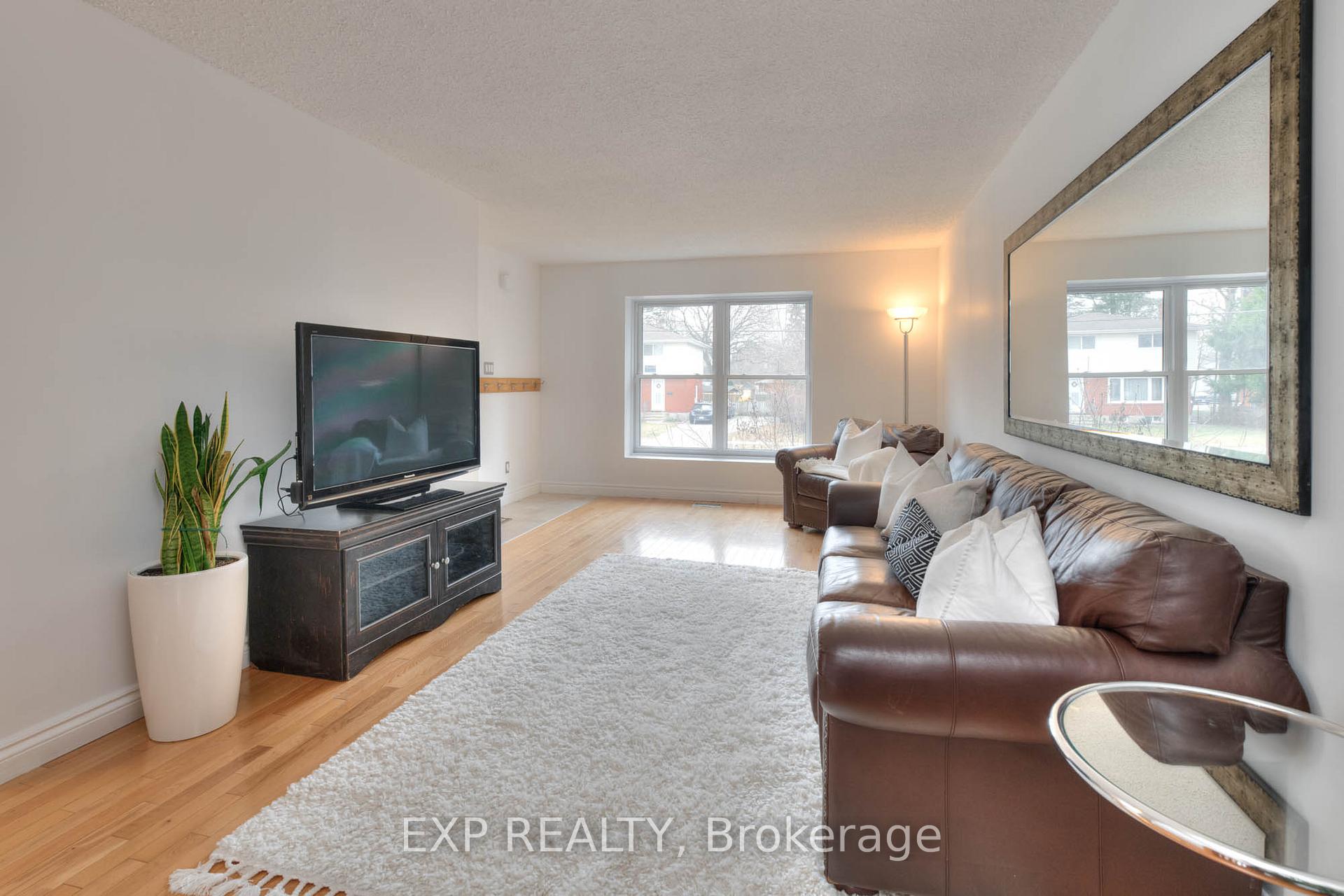 Photo 11 of 74 Halifax Drive, Kitchener — HOMEH
