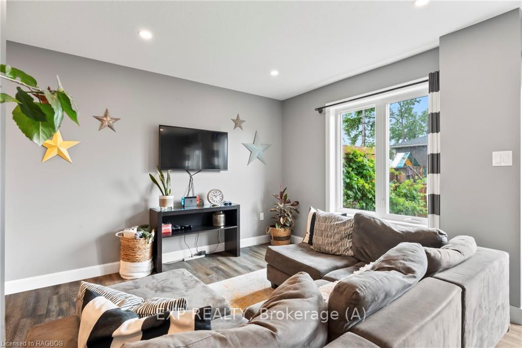 Photo 21 of 548 Derby Street, Minto — HOMEH