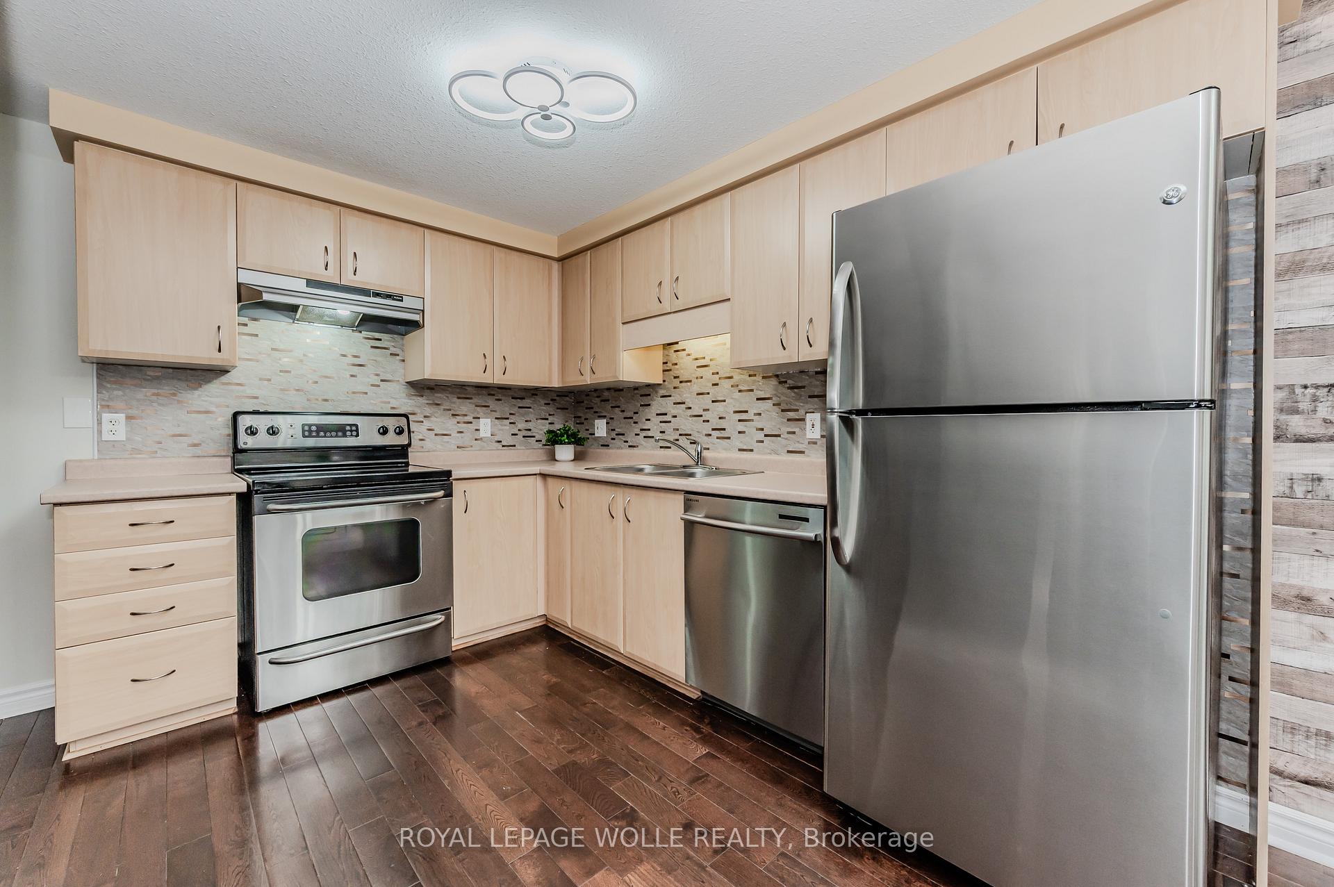 Photo 12 of 49 Prosperity Drive, Kitchener — HOMEH