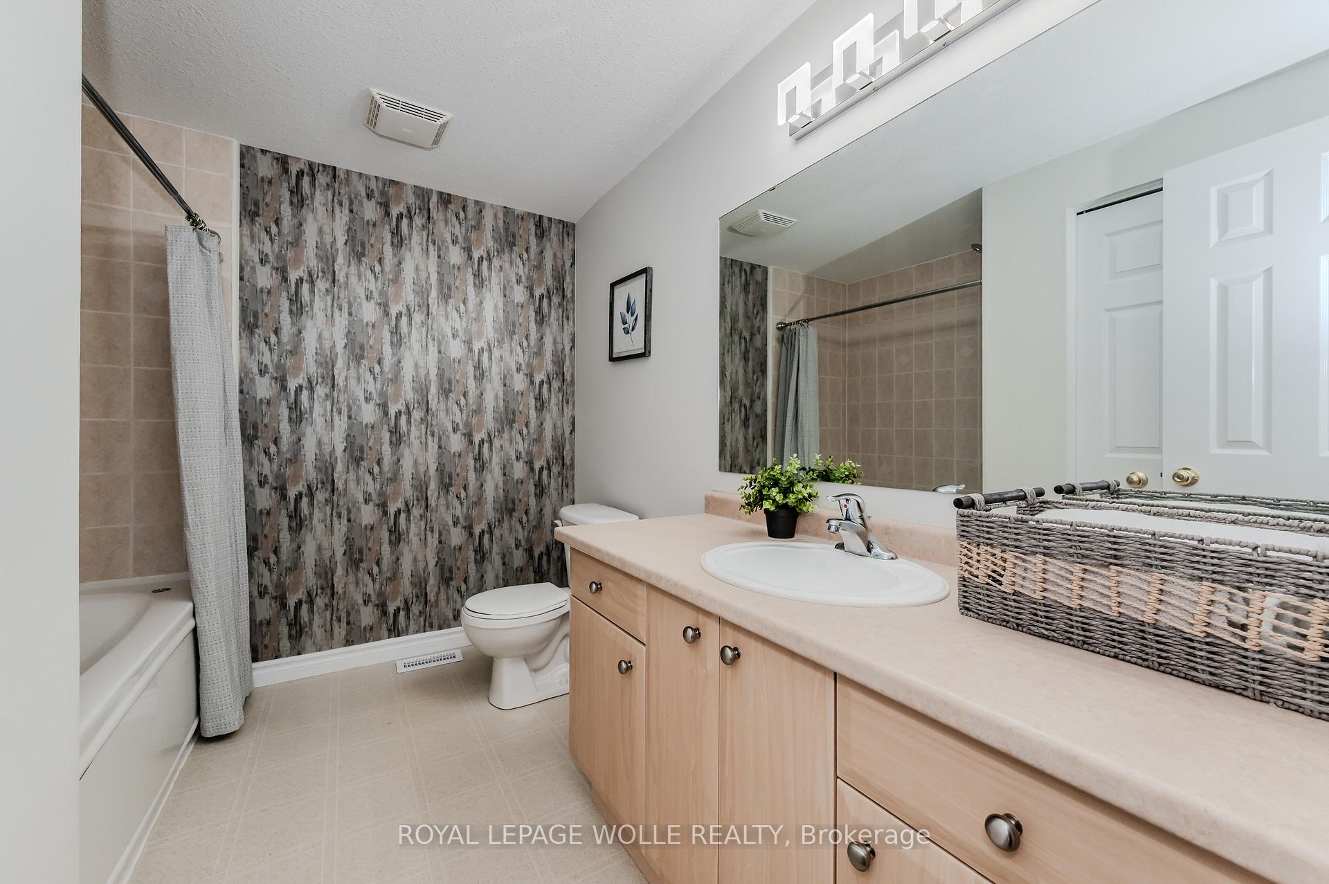 Photo 23 of 49 Prosperity Drive, Kitchener — HOMEH