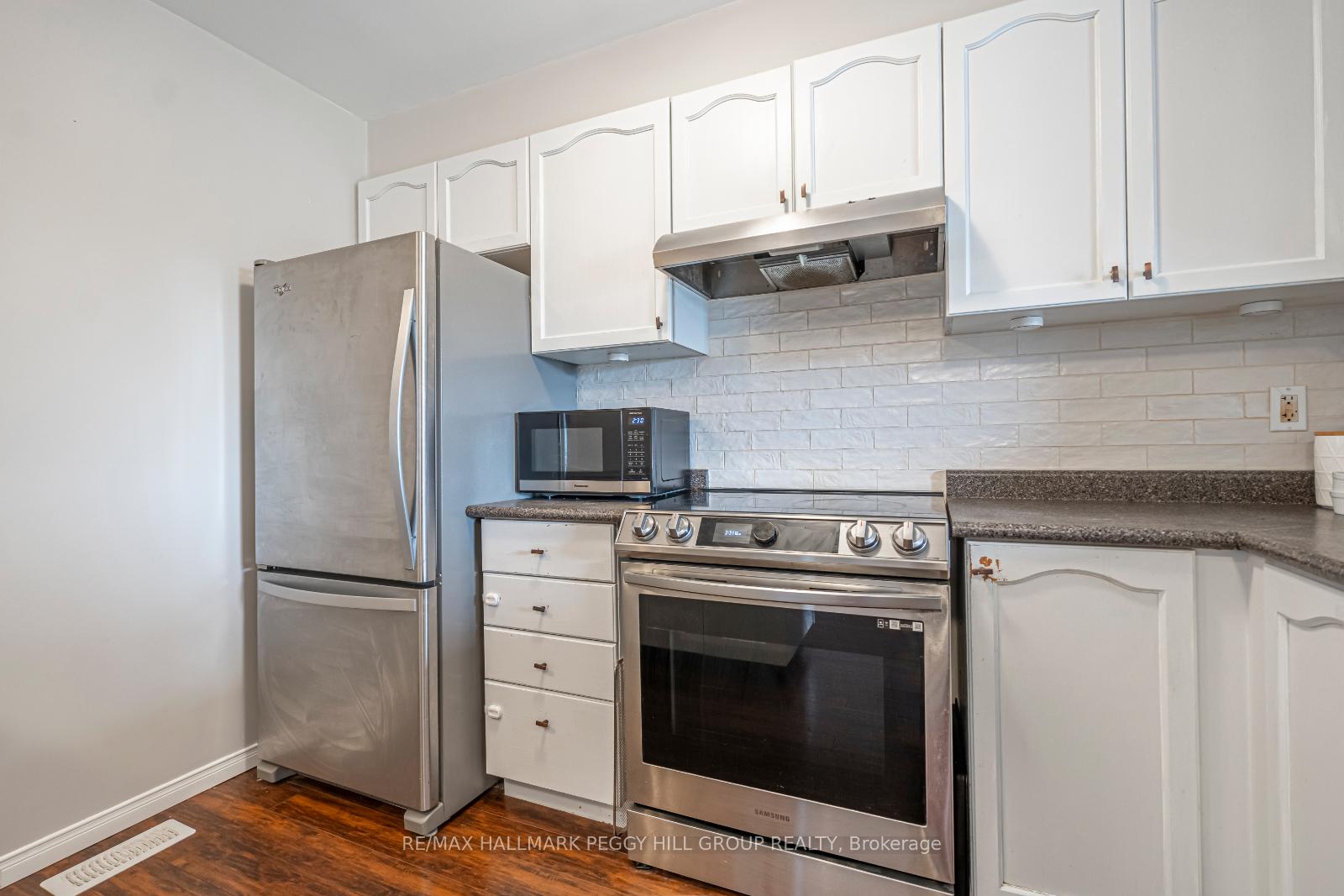 Photo 4 of 163 Southwinds Crescent, Midland — HOMEH