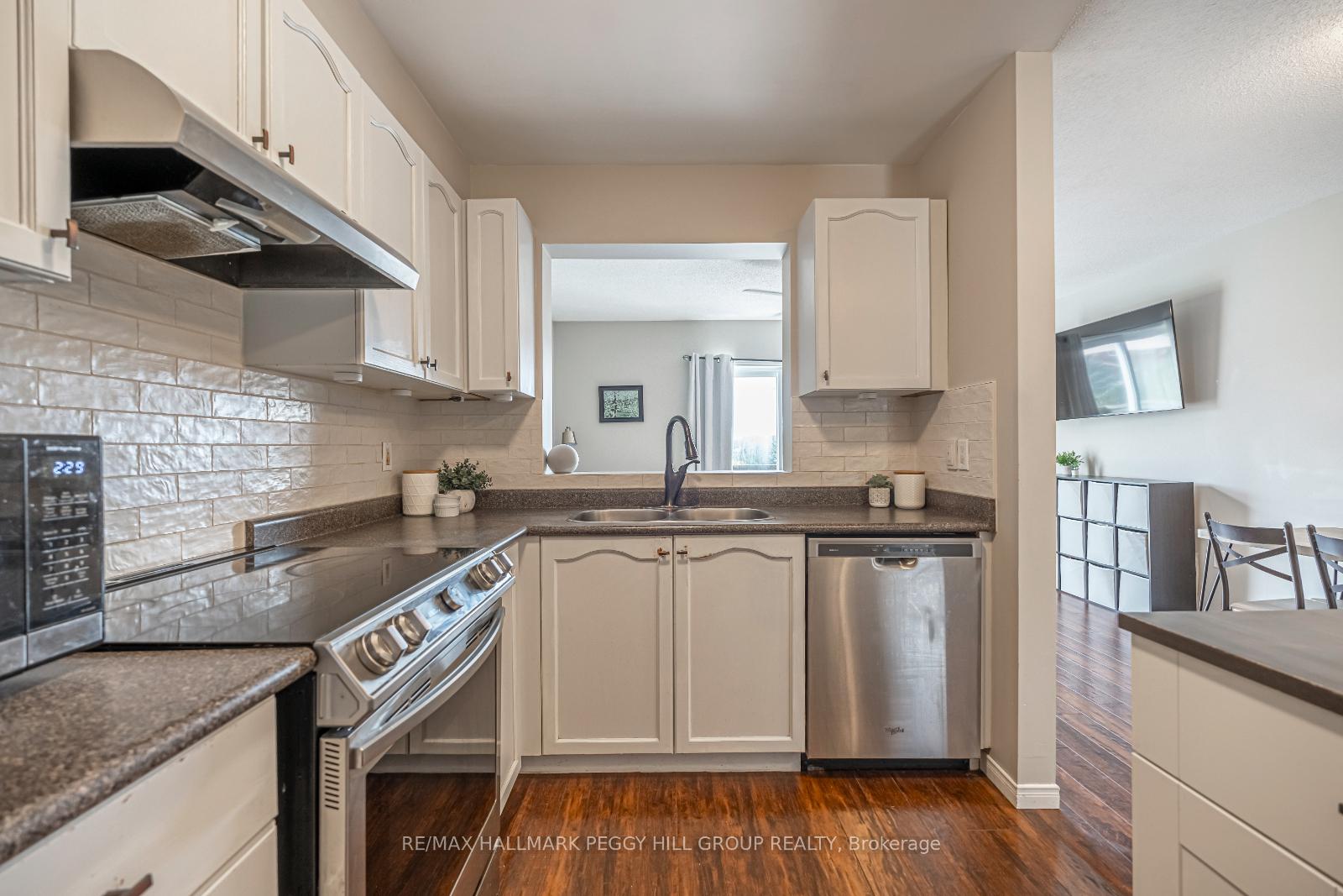 Photo 5 of 163 Southwinds Crescent, Midland — HOMEH