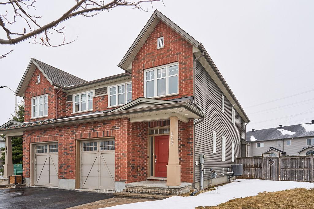 Photo 2 of 602 Moorpark Avenue, Ottawa, Kanata - Emerald Meadows/Trailwest — HOMEH