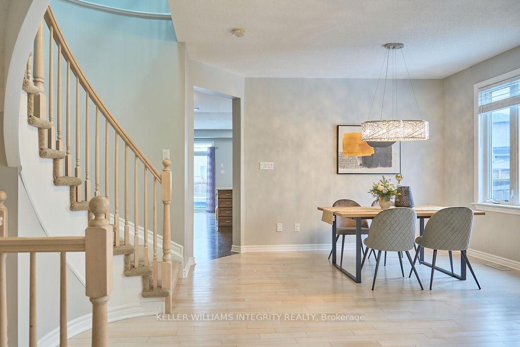 Photo 5 of 602 Moorpark Avenue, Ottawa, Kanata - Emerald Meadows/Trailwest — HOMEH