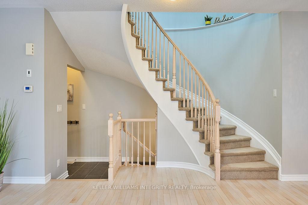 Photo 7 of 602 Moorpark Avenue, Ottawa, Kanata - Emerald Meadows/Trailwest — HOMEH