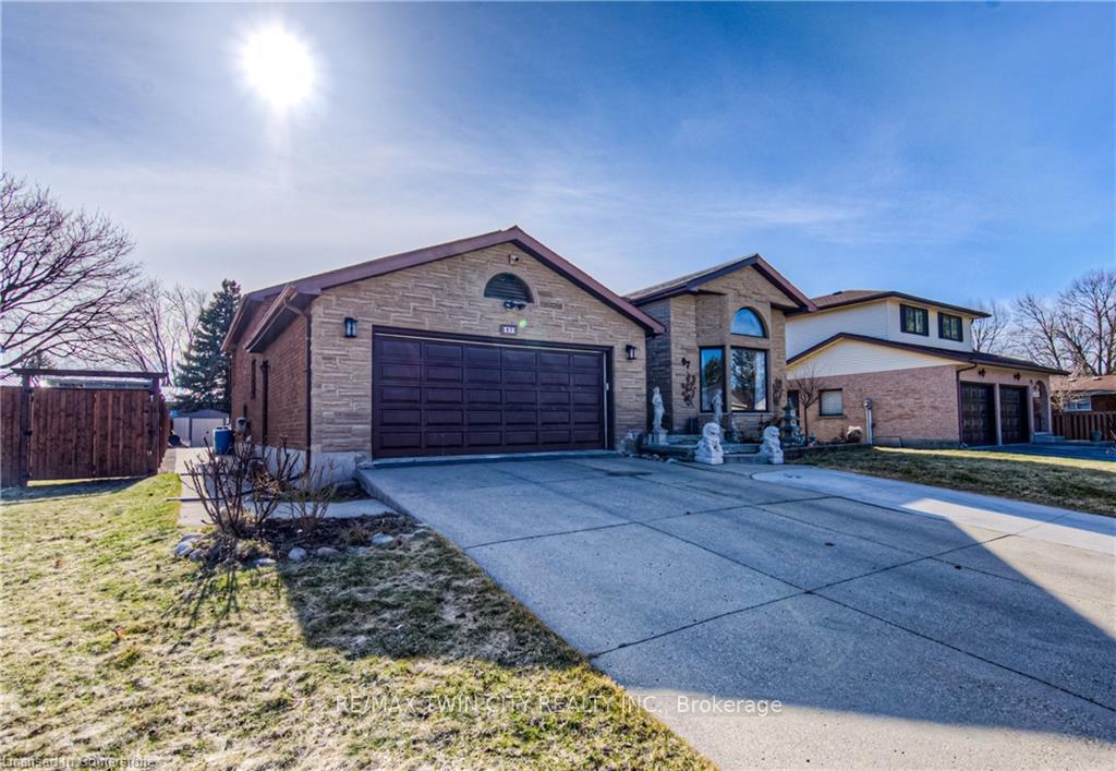 Photo 2 of 97 Old Chicopee Drive, Kitchener — HOMEH