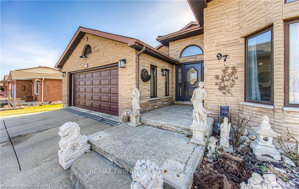 Photo 3 of 97 Old Chicopee Drive, Kitchener — HOMEH