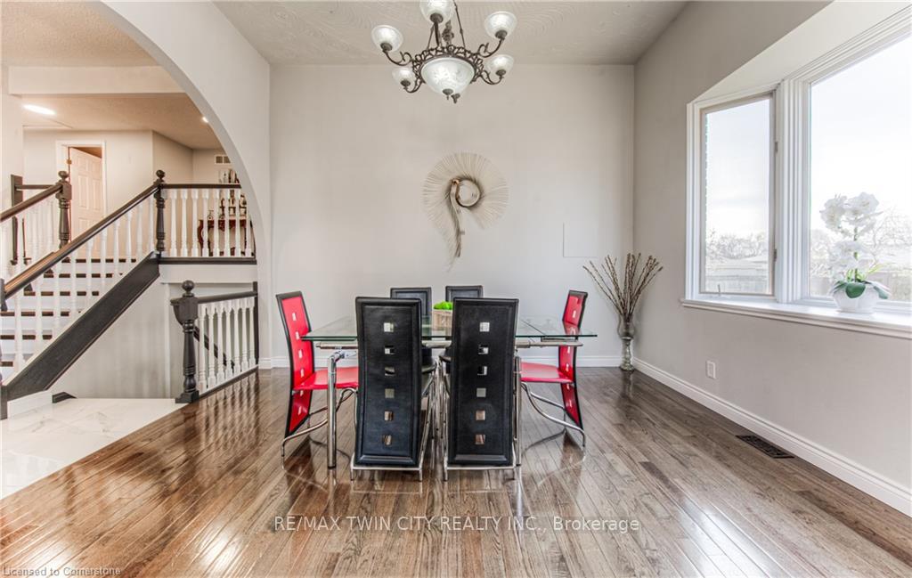 Photo 8 of 97 Old Chicopee Drive, Kitchener — HOMEH